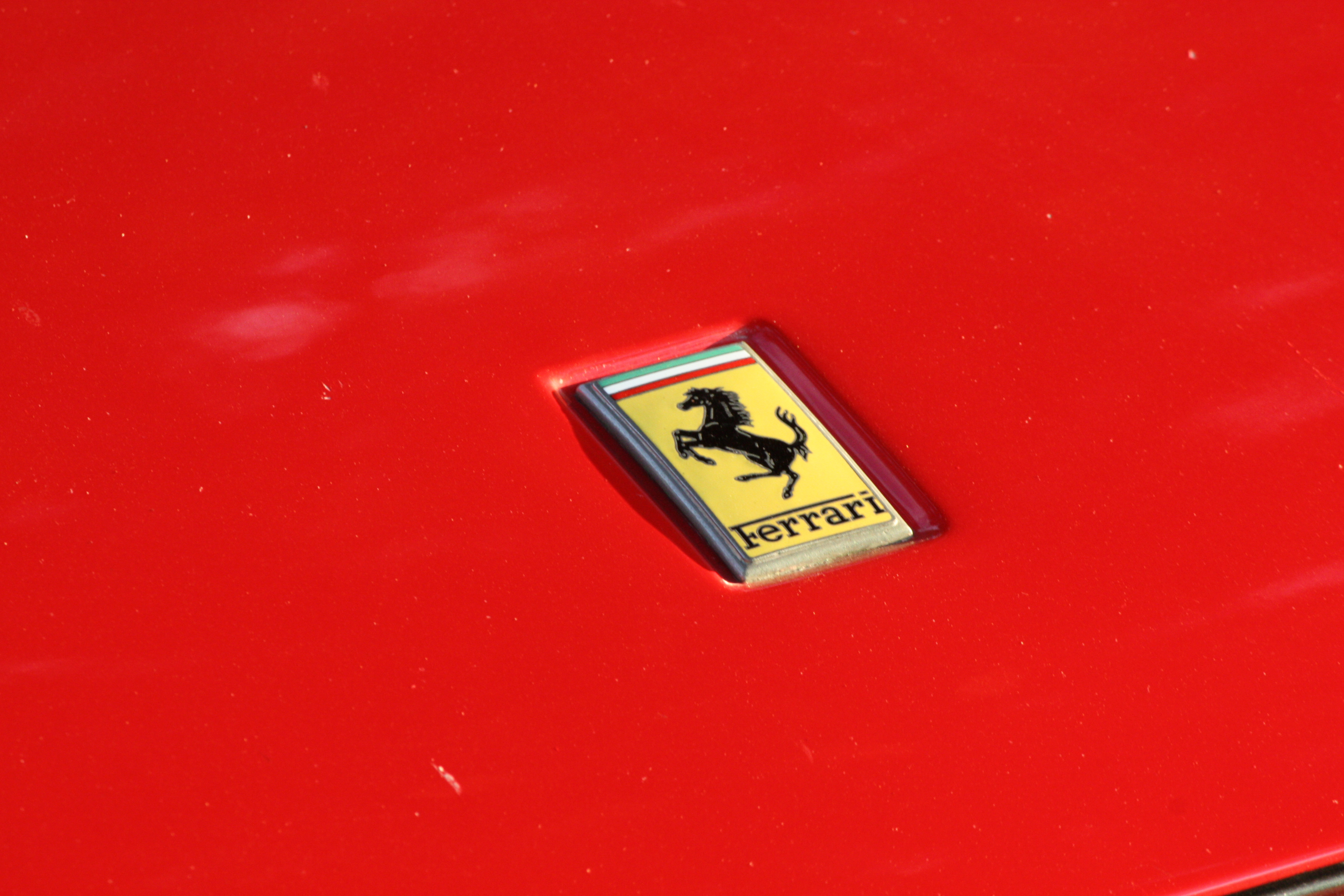 Киев освободил владельцев Ferrari и Lamborghini от налога на роскошь