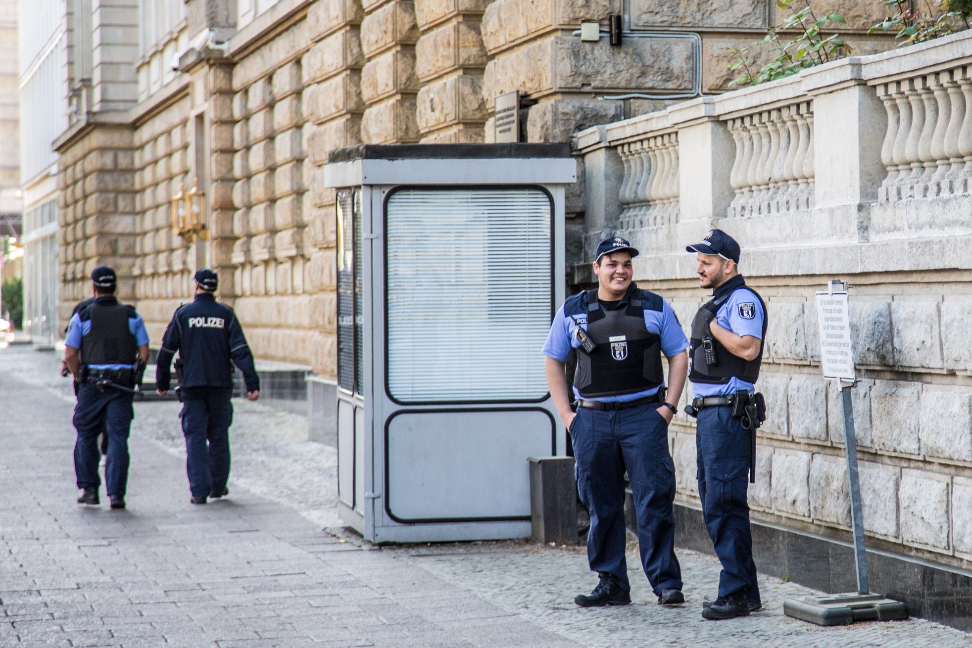 Полиция Канады нашла обломки сбитого истребителем США восьмиугольного НЛО